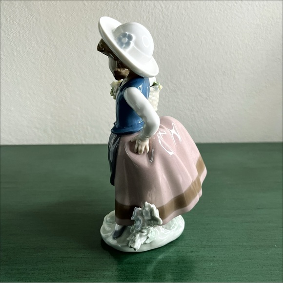 Vtg Lladro Figurine “Linda Con Cesta” #5221 Girl w/ Basket – Retired, Boxed EUC - Picture 8 of 12